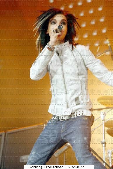 aici mi se pare ca i se :rotfl: bill kaulitz